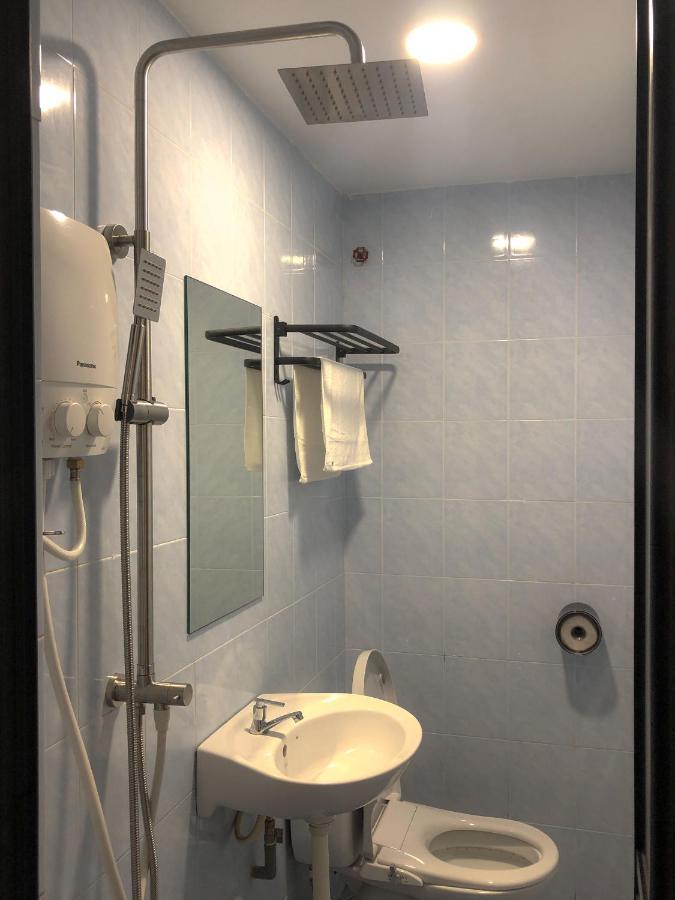 Отель Hako Xpress Tmn Skudai Baru Экстерьер фото