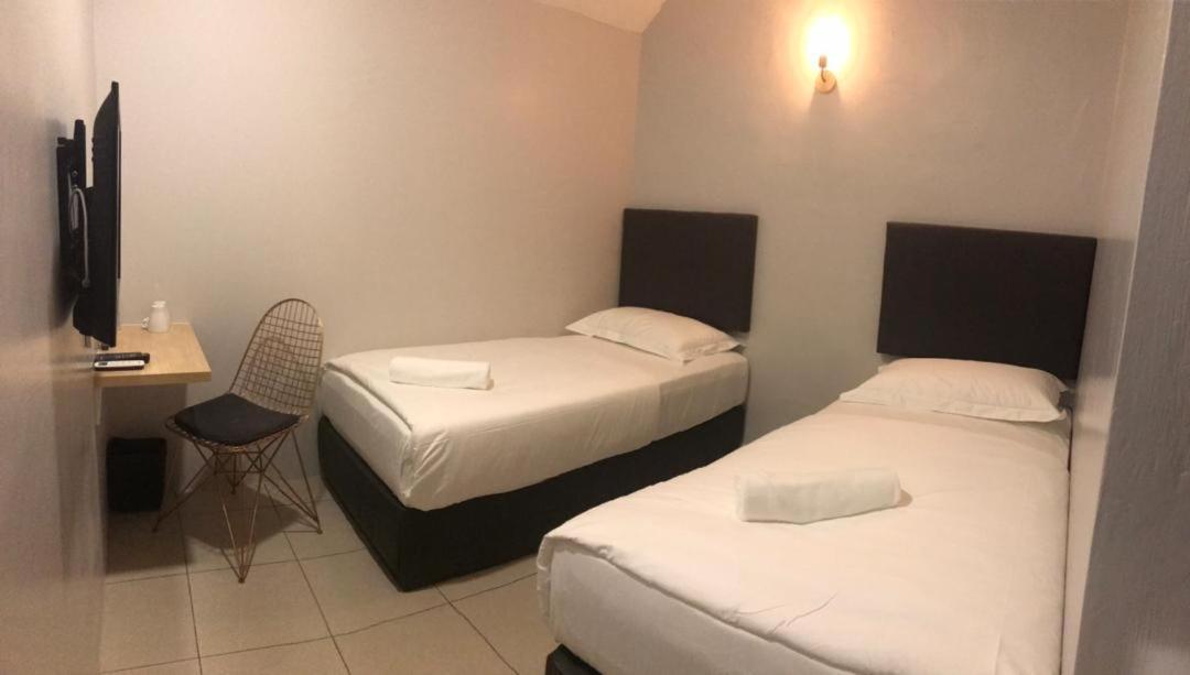 Отель Hako Xpress Tmn Skudai Baru Экстерьер фото