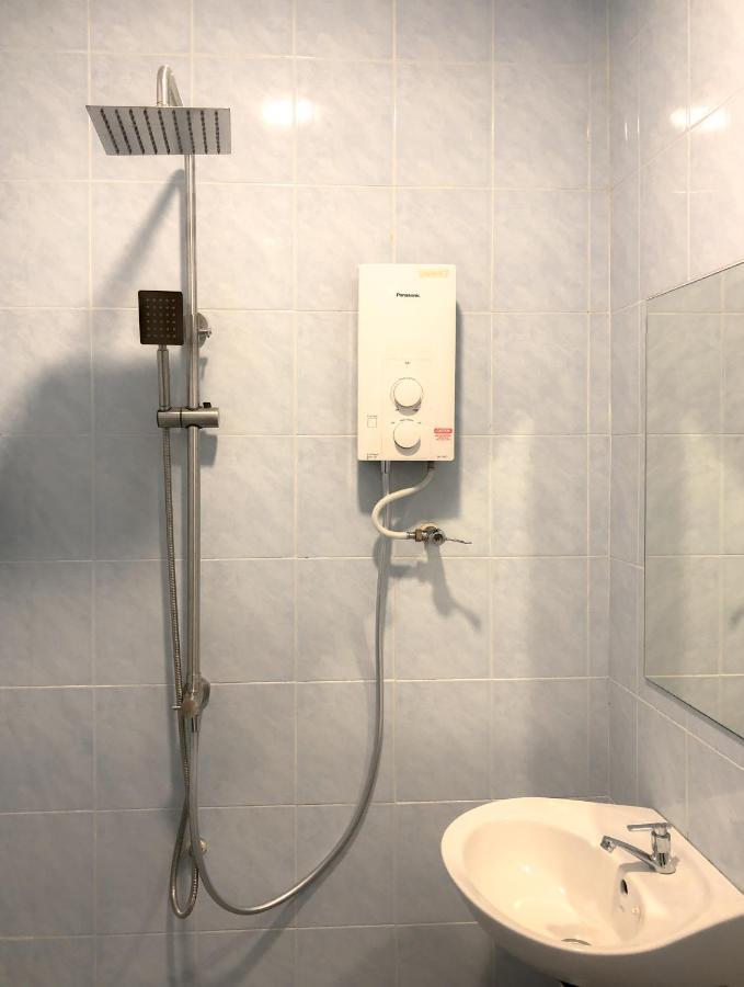 Отель Hako Xpress Tmn Skudai Baru Экстерьер фото