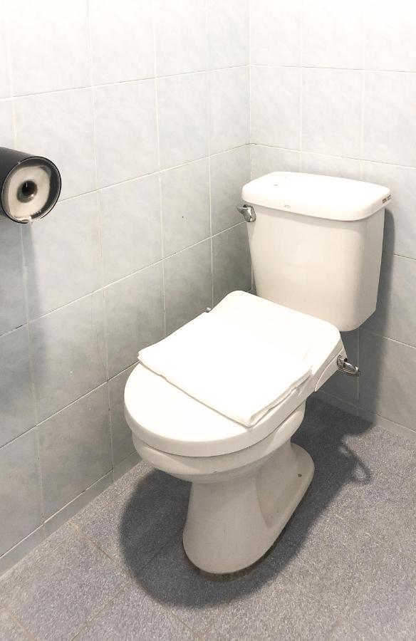 Отель Hako Xpress Tmn Skudai Baru Экстерьер фото